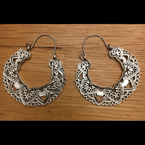 Jewelry - 💝 2/$24 “Delia” Silver Boho Hoops 💝